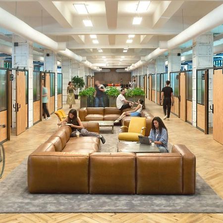 Stamba Hotel Tbilisi Esterno foto WeWork in London