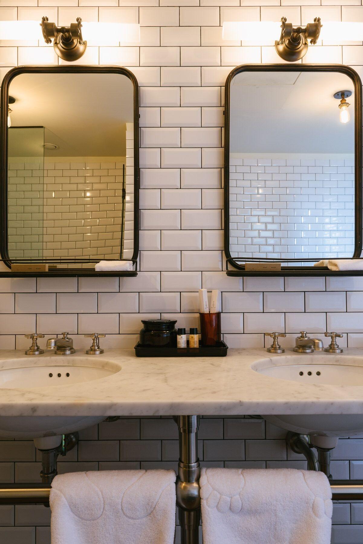 Stamba Hotel Tbilisi Esterno foto Bathroom with subway tiles